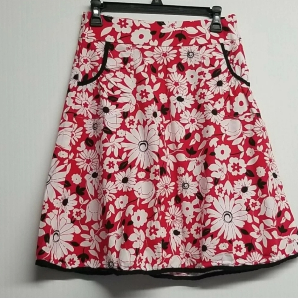 Studio Y Womens Red and White Floral Skirt Waist 27" Length 22.5" 2 Pockets  XS